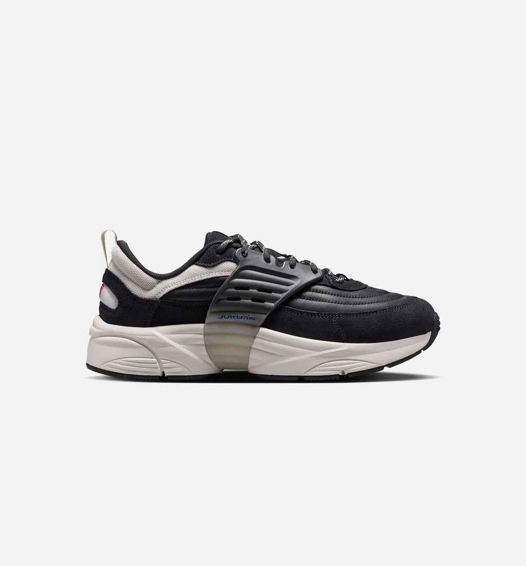 Trunner OS SE Men's Lifestyle Shoes - Off Noir / University Red / Phantom