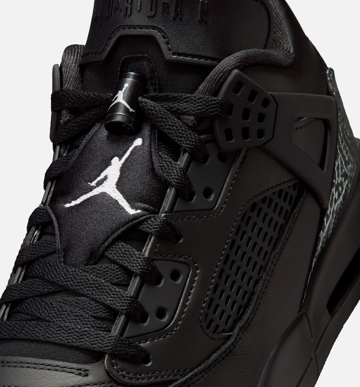 Spizike Low Men's Basketball Shoes - Black / Metallic Silver
