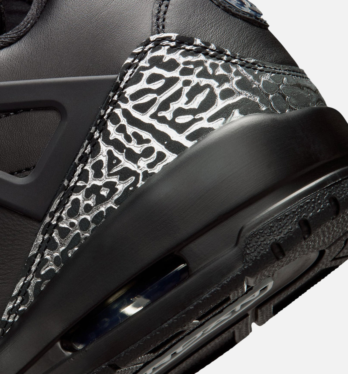 Spizike Low Men's Basketball Shoes - Black / Metallic Silver